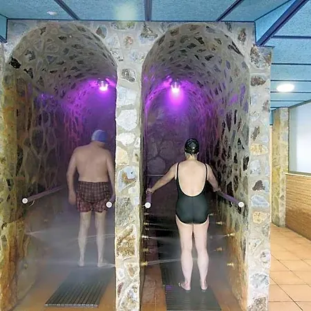 Balneario Fuentes Del Trampal Carmonita